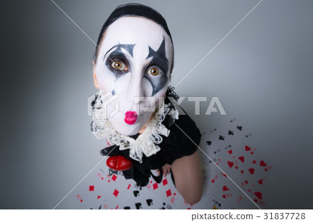 Woman in disguise harlequin 31837728