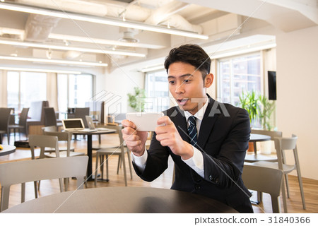 Business off core working game Sumaho male employee handsome guy Business off core working game Sumaho male employee handsome guy 31840366