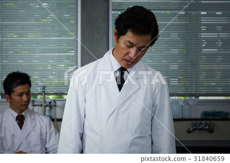 研究員 31840659