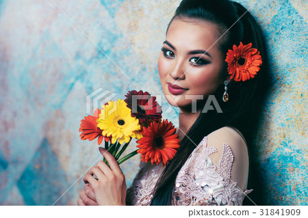 Woman with flowers portrait Woman with flowers portrait 31841909