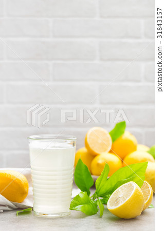 Lemonade. Drink with fresh lemons. Lemon cocktail Lemonade. Drink with fresh lemons. Lemon cocktail 31843157