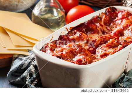 Hot tasty lasagna with spinach in casserole dish 31843951