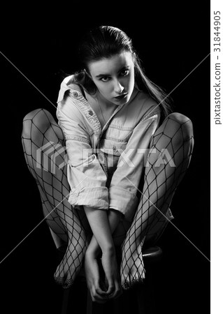 sensual female portrait 31844905