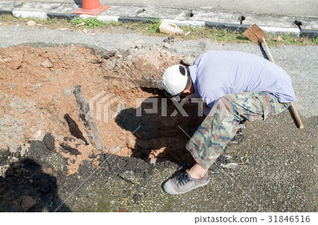 Male workers repair pipe water main broken Male workers repair pipe water main broken 31846516