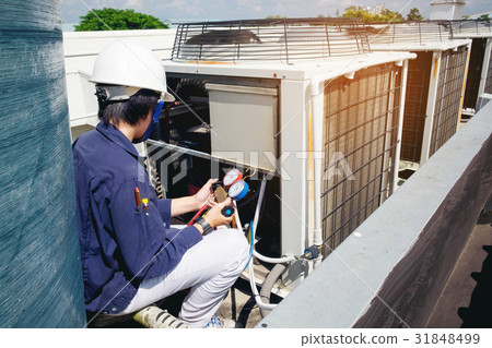 Technician is checking air conditioner 31848499