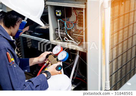 Technician is checking air conditioner 31848501