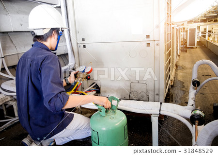 Technician is checking air conditioner 31848529