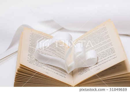 書籍,紙,心 書籍,紙,心 31849689