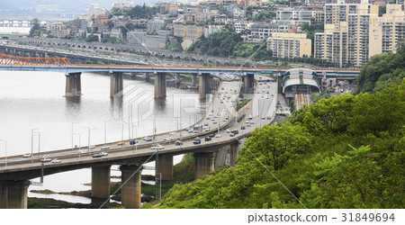 位於首爾河南區城東區東湖大橋濱江北路的Oksu站 31849694