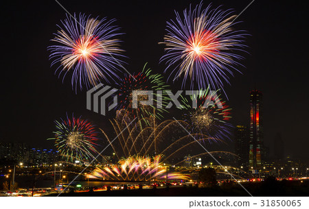 Fireworks, 63 Building, Yeouido, Yeongdeungpo-gu, Han River, Seoul Fireworks, 63 Building, Yeouido, Yeongdeungpo-gu, Han River, Seoul 31850065