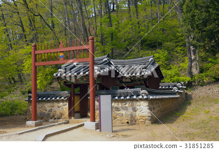 Eumheungdo Jung In-gak, Jang-ryeong (Historic Site No. 196), Youngwol-gun, Gangwon-do 31851285