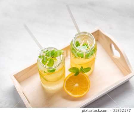 lemonade with fresh lemon and twig mint  31852177