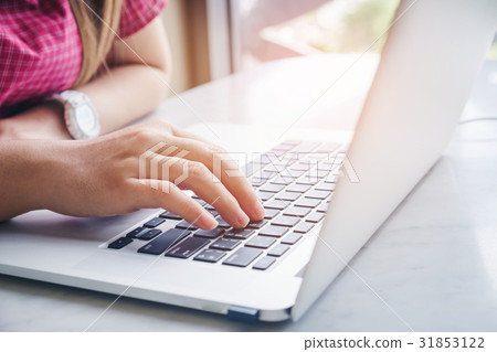 Woman using laptop computer. working on laptop  31853122