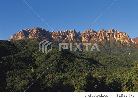 蔚山岩,Soraksan山,Goseong縣,江原道 蔚山岩,Soraksan山,Goseong縣,江原道 31853473