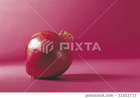 Pomegranate 31853715