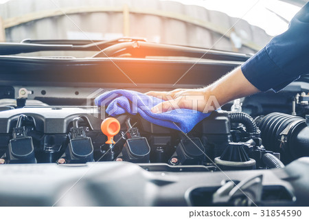 Auto mechanic repair engine in a car repair Auto mechanic repair engine in a car repair 31854590