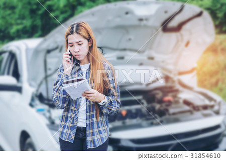 young Woman calling for assistance wit her car  31854610