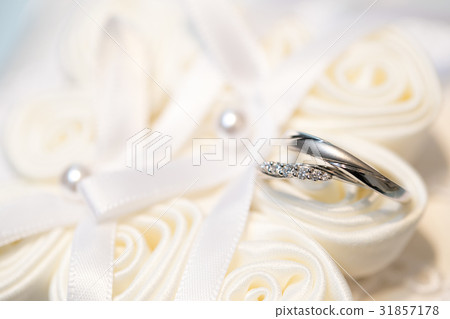 Platinum marriage rings 31857178