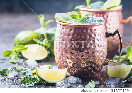 Moscow mule cocktail 31857539