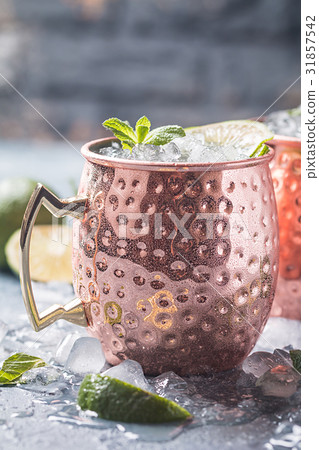Moscow mule cocktail 31857542