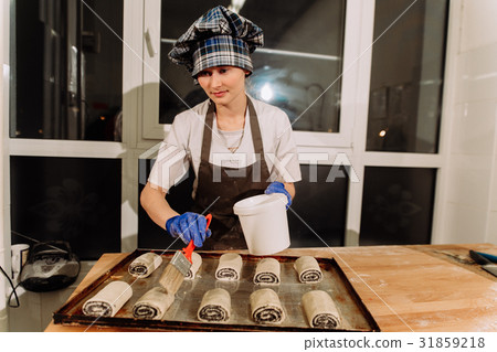 Girl makes homemade buns, sliced rolls of dough Girl makes homemade buns, sliced rolls of dough 31859218