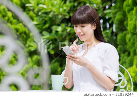 女性(智能手機) 女性(智能手機) 31859244