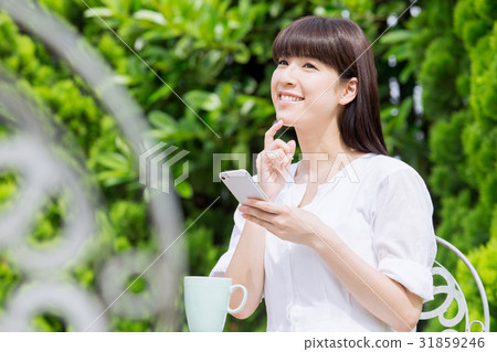 女性(智能手機) 女性(智能手機) 31859246