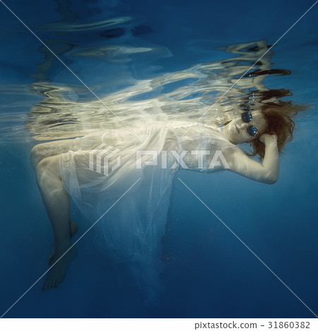 Young girl with air bubbles underwater Young girl with air bubbles underwater 31860382