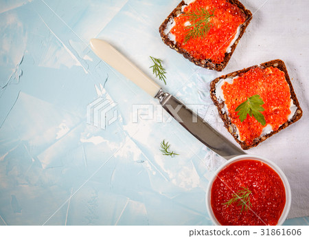 Sandwiches with red salmon caviar Sandwiches with red salmon caviar 31861606