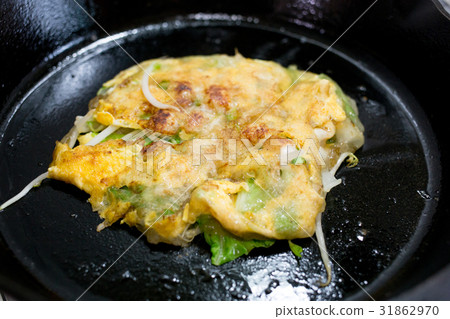 Homemade Oyster omelets.台灣美食蚵仔煎 31862970