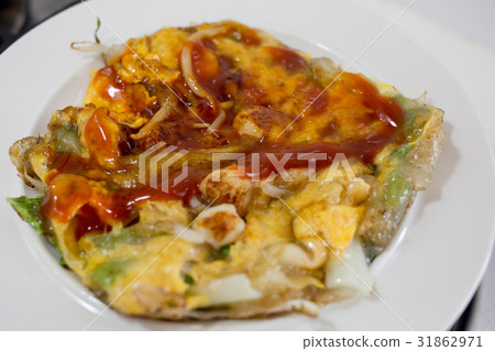 Homemade Oyster omelets.台灣美食蚵仔煎 31862971