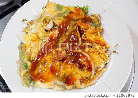 Homemade Oyster omelets.台灣美食蚵仔煎 31862972