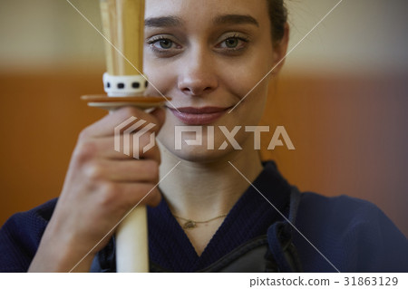 Girls studying kendo 31863129
