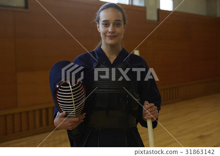 Girls studying kendo 31863142