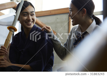 Kendo Girl Encouraging Friends 31863243