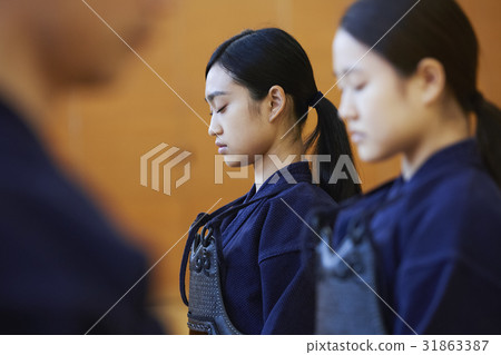 A girl driving into kendo 31863387