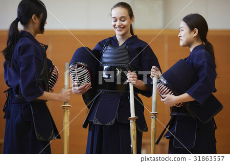 學習劍道的女孩 學習劍道的女孩 31863557