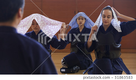 Girls studying kendo Girls studying kendo 31863583