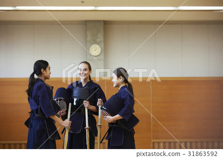 Girls studying kendo Girls studying kendo 31863592