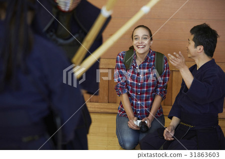 Foreign women who watch martial arts 31863603