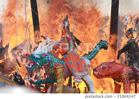 Fire supplies are sent to the sky 31864247