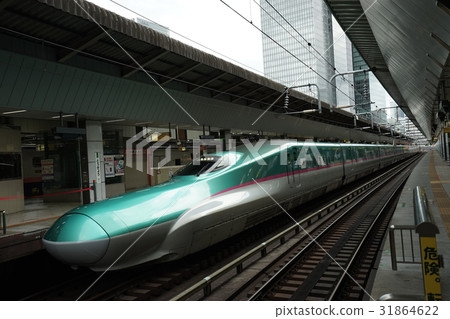 To Tohoku Shinkansen Sendai early in the morning 31864622