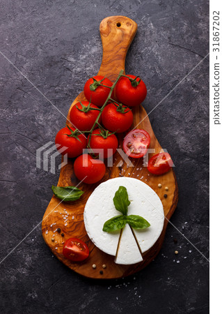 ricotta cheese with basil and tomatoes 31867202