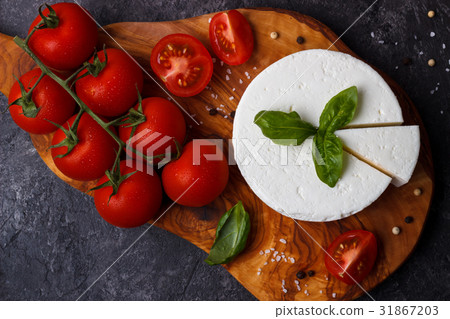 ricotta cheese with basil and tomatoes 31867203