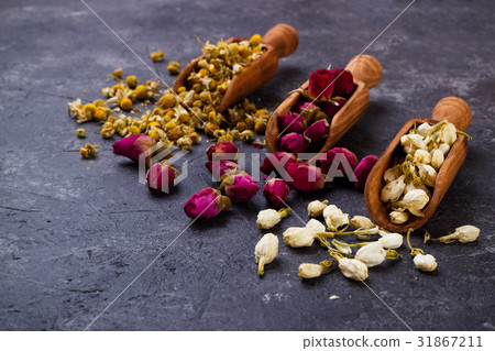 Assortment of dry tea 31867211