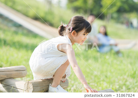 Energetic girl Energetic girl 31867824