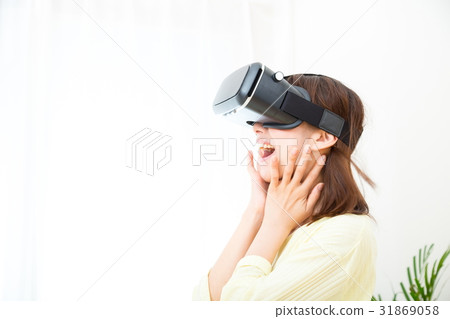 VR wearing goggles virtual reality VR virtual reality latest technology virtual reality 31869058