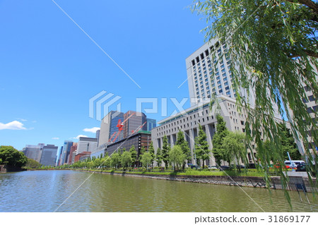 Hibiya moat and Marunouchi cityscape 31869177