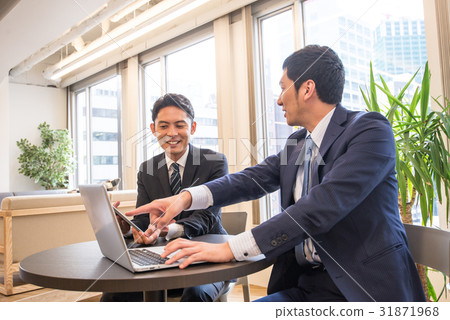 商務會議核心工作會議參與承諾男性員工兩人英俊 31871968