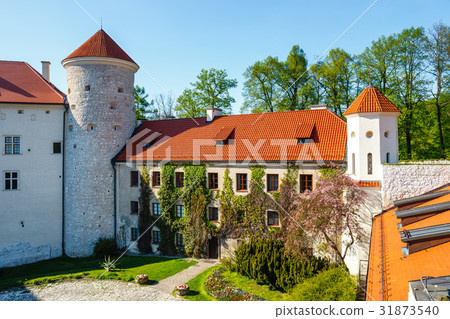 Royal Castle Pieskowa Skala near Krakow, Poland Royal Castle Pieskowa Skala near Krakow, Poland 31873540